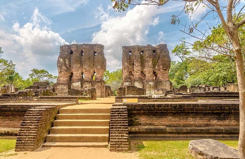 LS_Palace-of-King-Parakramabahu_C1_800x520